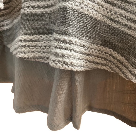 NWT Doe & Rae Striped Ruffled Hem Top Size Small - Picture 2 of 8